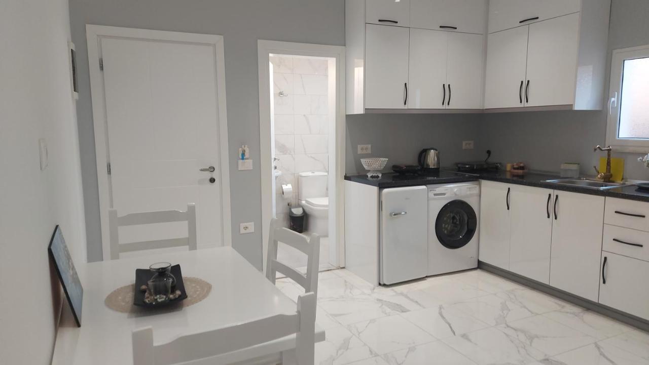 Beni 'S Apartments Sarandë エクステリア 写真