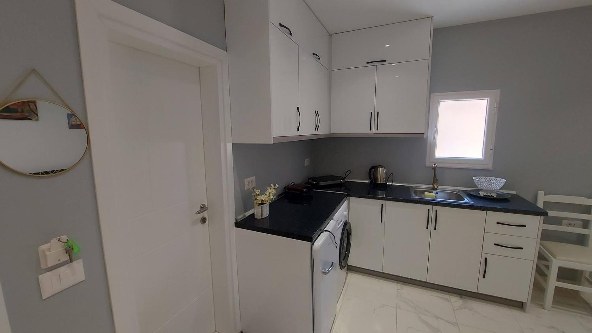 Beni 'S Apartments Sarandë エクステリア 写真