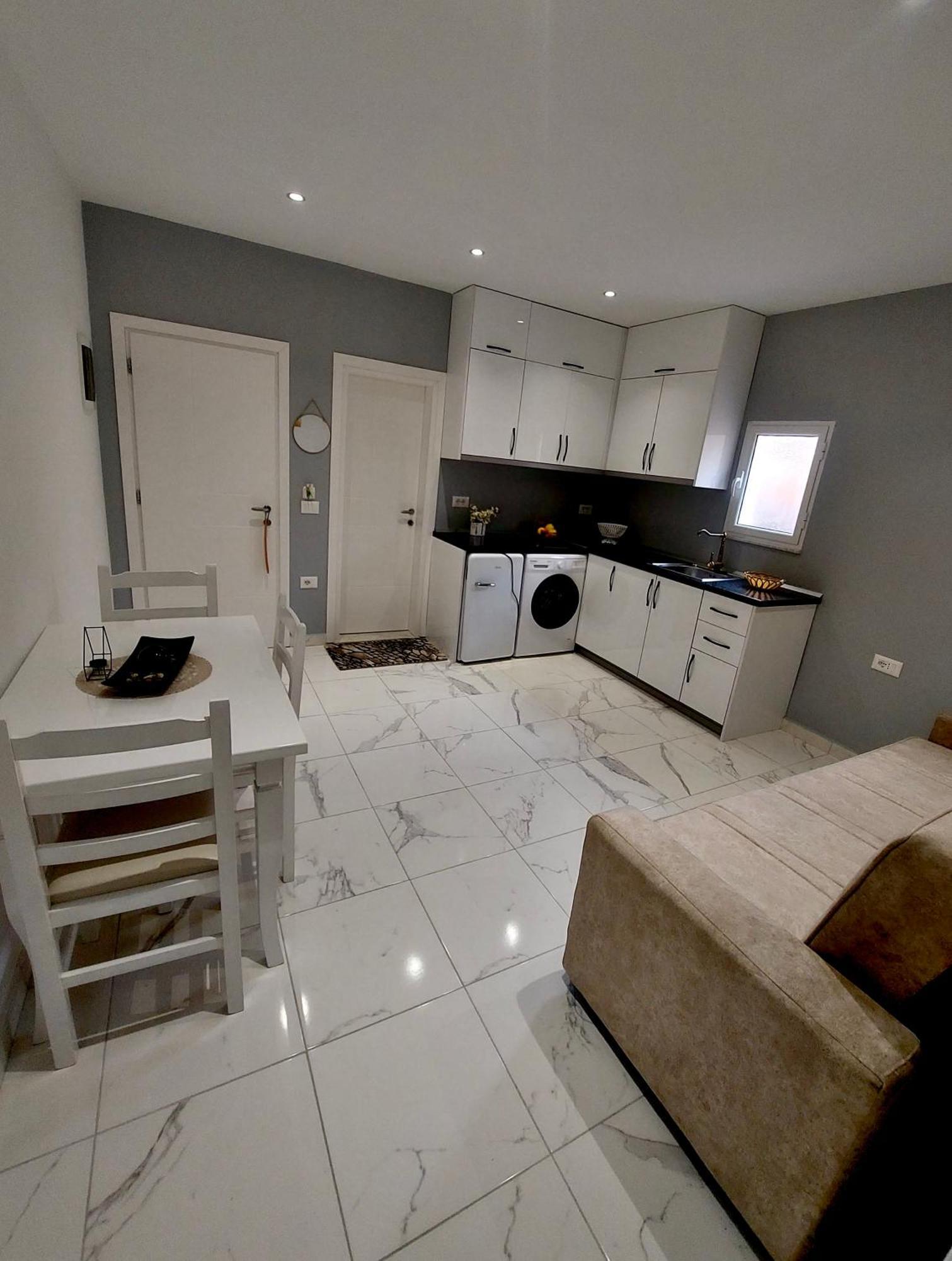 Beni 'S Apartments Sarandë エクステリア 写真