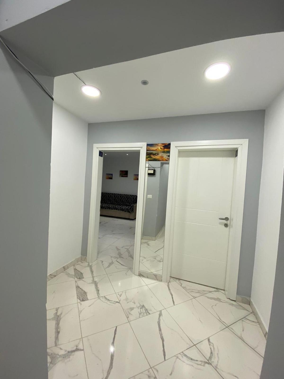 Beni 'S Apartments Sarandë エクステリア 写真