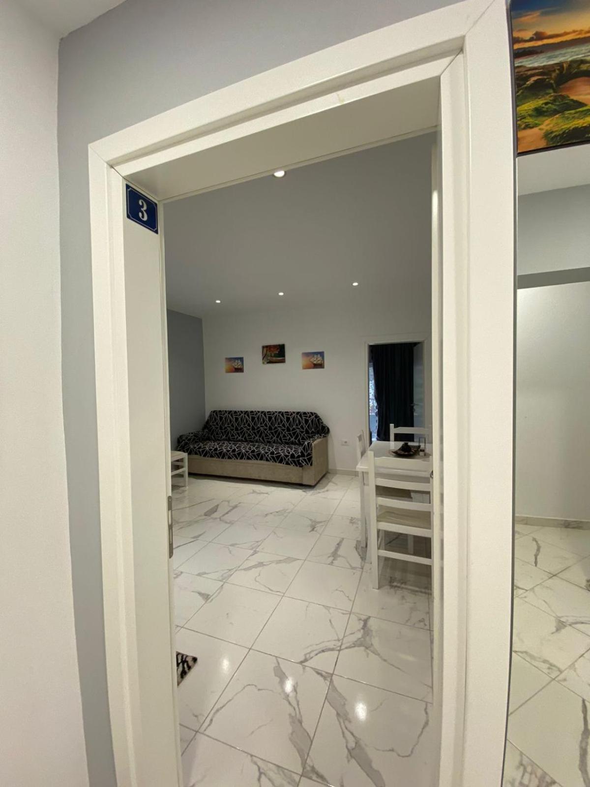 Beni 'S Apartments Sarandë エクステリア 写真