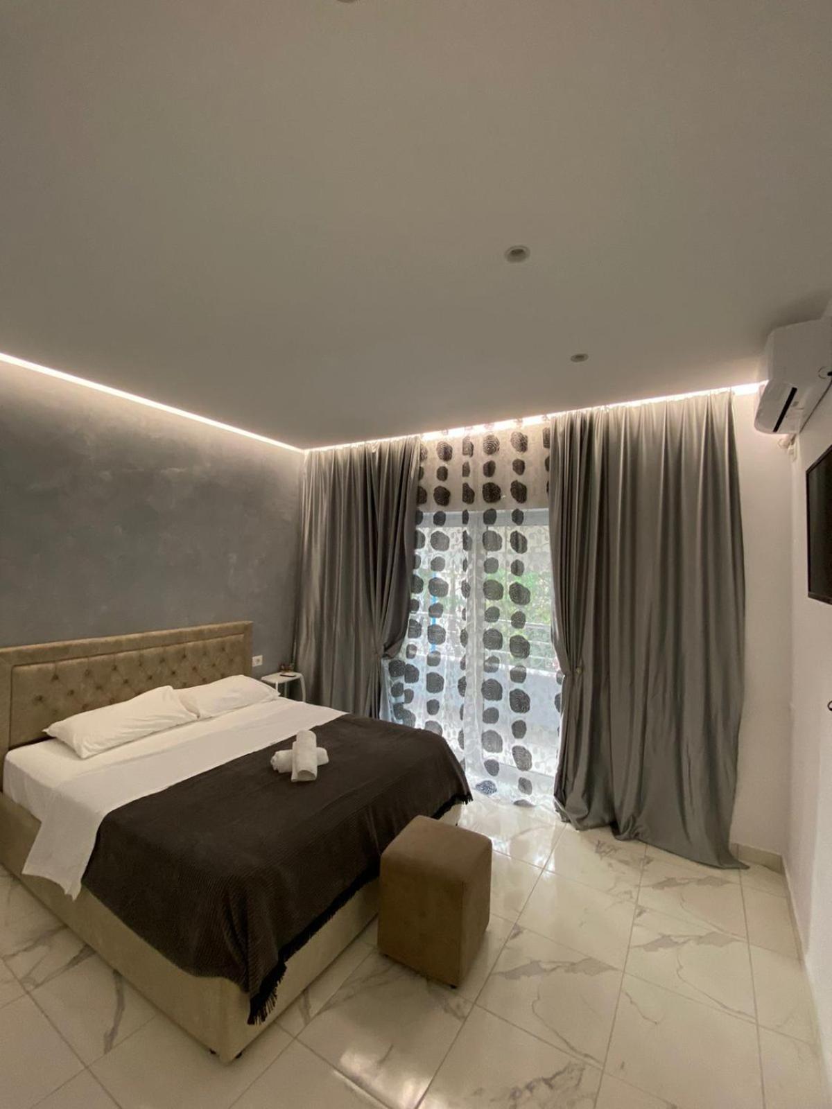 Beni 'S Apartments Sarandë エクステリア 写真