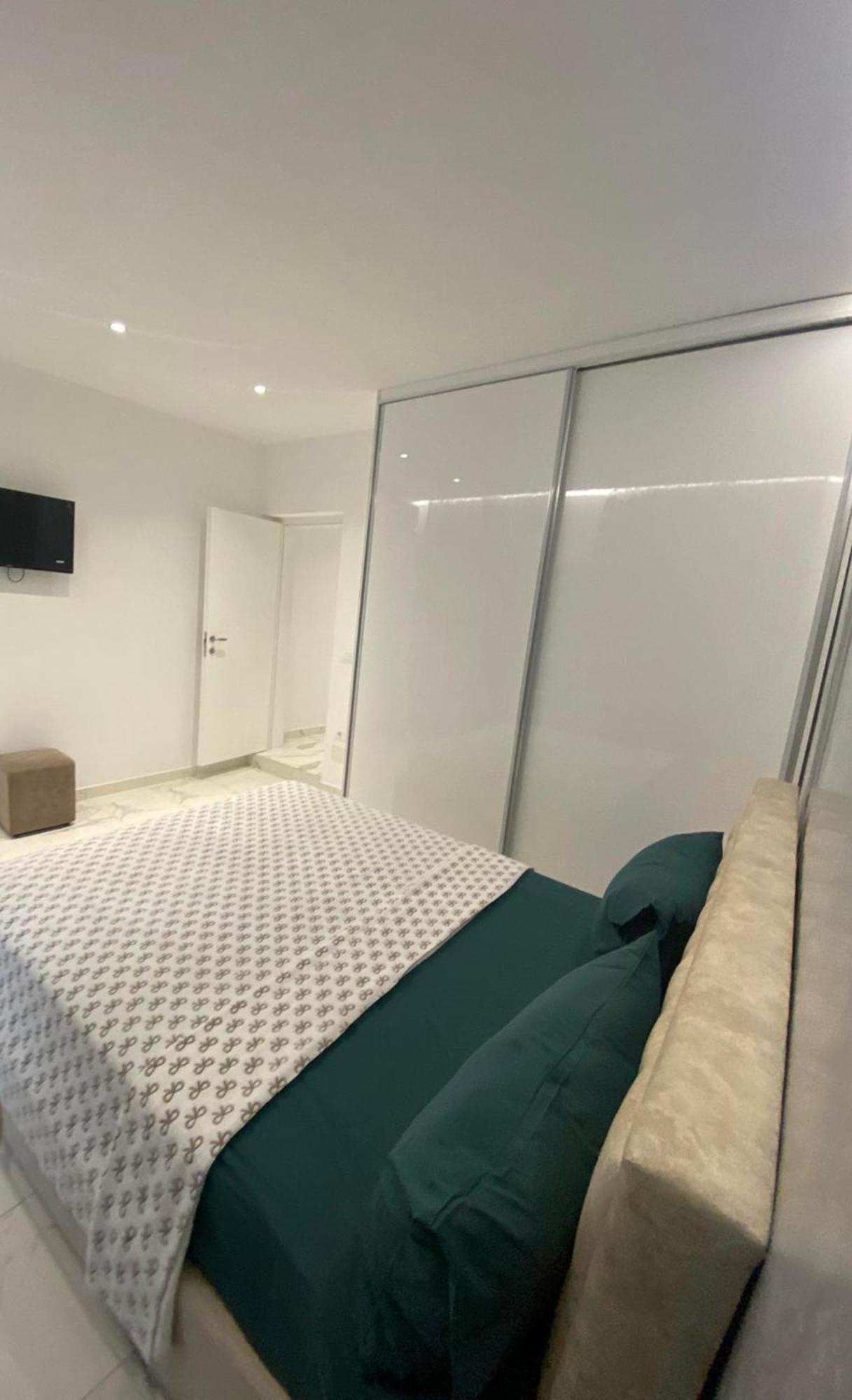 Beni 'S Apartments Sarandë エクステリア 写真